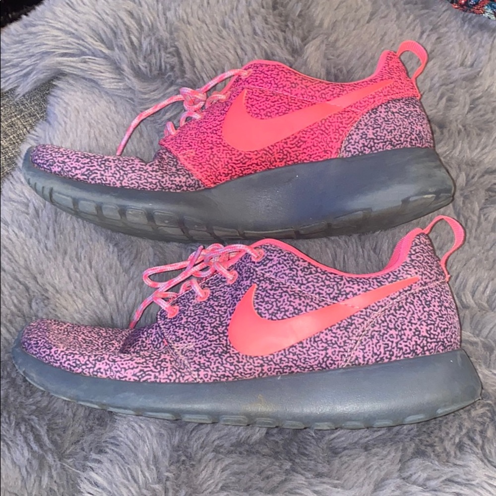 Nike Tennis Shoes! Great condition!